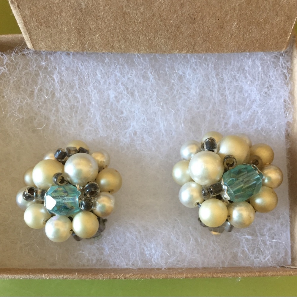 Beautiful Vintage clip on earrings